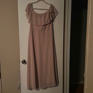 Bridesmaid.Fits smaller 8/10.Off the shoulders. Comfortable and flattering.